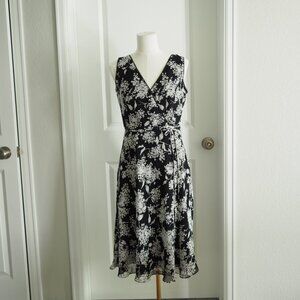 Ann Taylor Black and White Floral Midi Dress V-neck Sleeveless Size 6